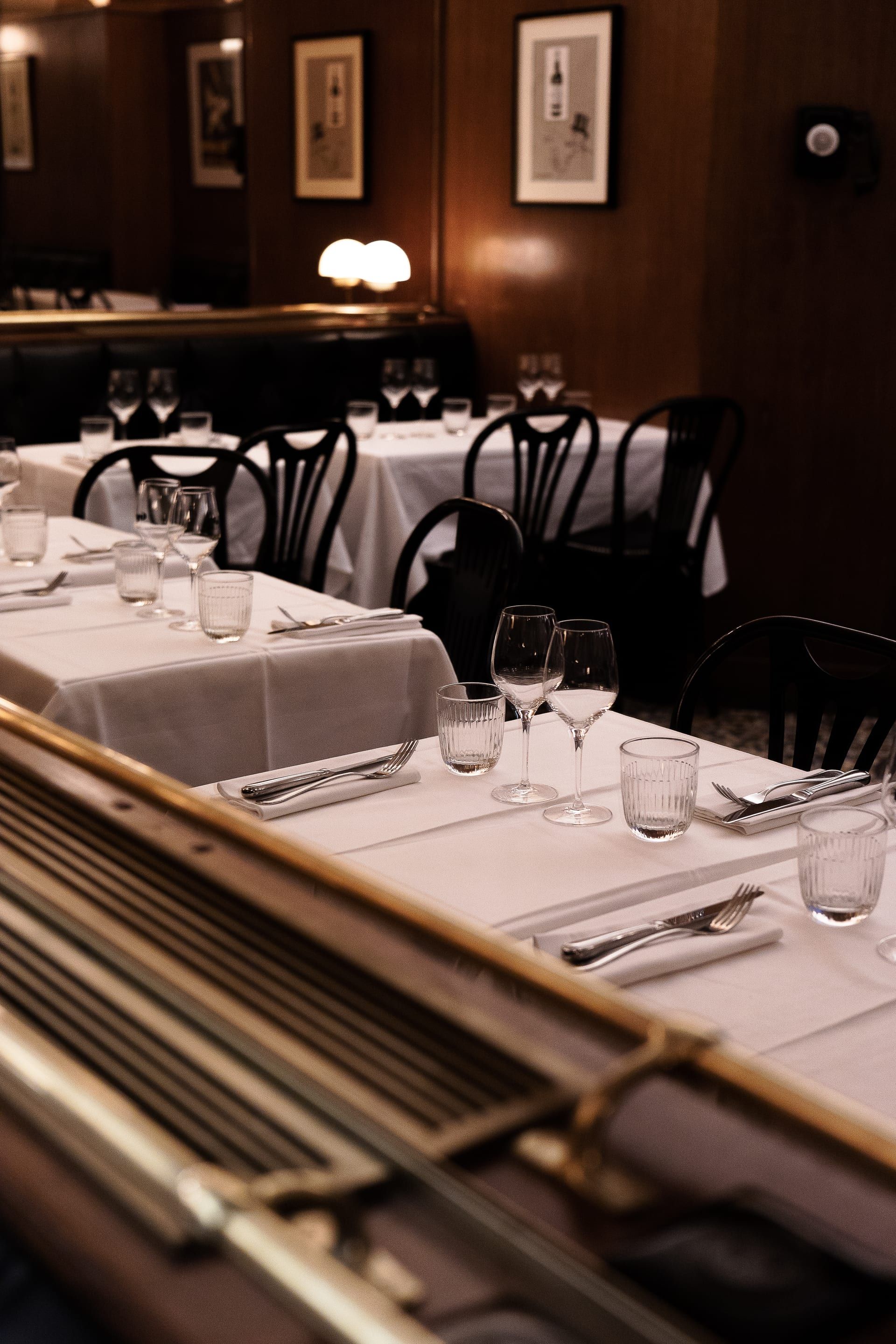 Salle de la Grande Brasserie, tables dressées
